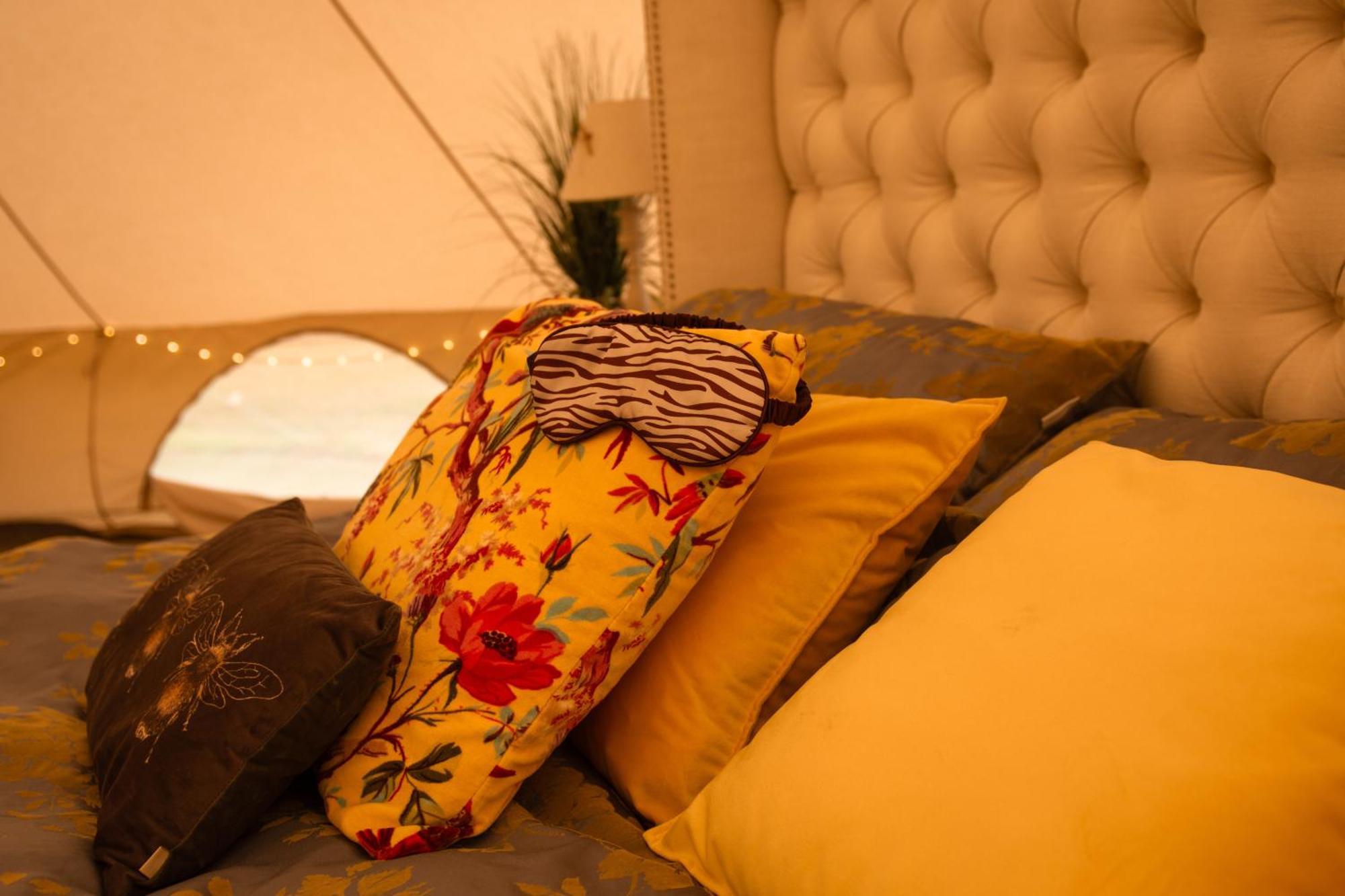The Follies Glamping Hotel Maidstone Ngoại thất bức ảnh